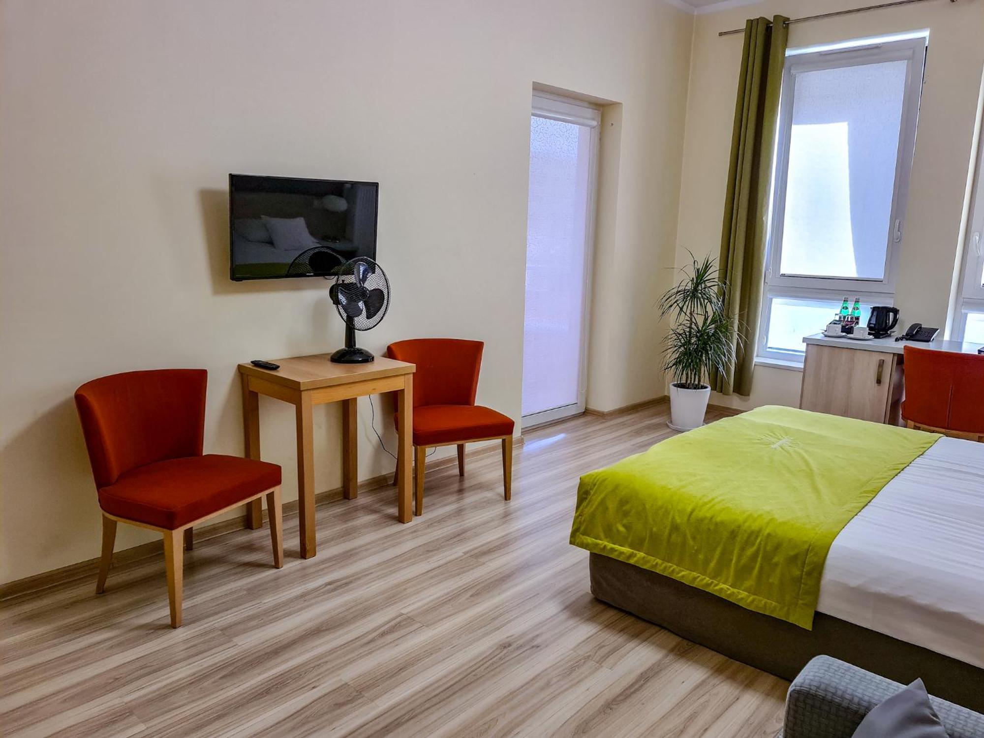 Antoninska & Hotel 3*